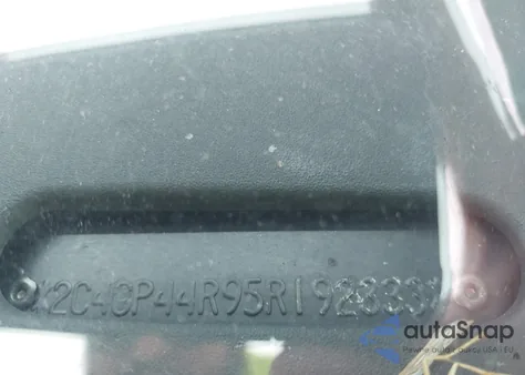 2005 Chrysler Town & Country Lx из США, поврежденный, VIN 2C4GP44R95R192333